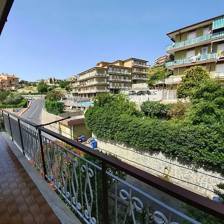 Da Luca E Claudia Lägenhet Riva Ligure